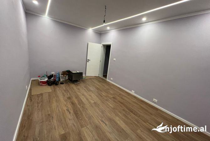 Shtepi me qera Apartament ne Tirane, 2+1, Mobilimi Pjeserisht e mobiluar, Pagesa 1,000  Euro.