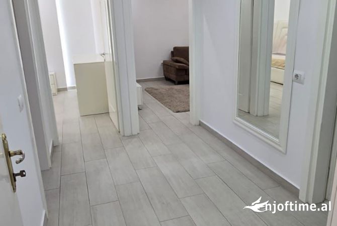 Shtepi ne shitje Apartament ne Tirane, 2+1, Mobilimi E mobiluar, Pagesa 158,000  Euro.
