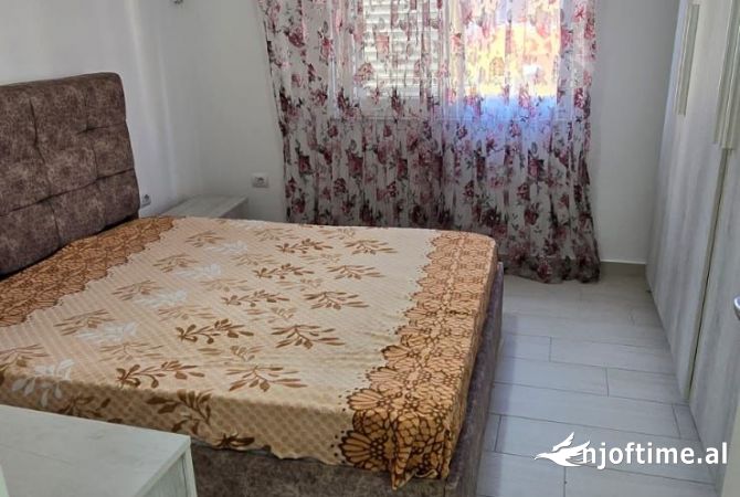 Shtepi ne shitje Apartament ne Tirane, 2+1, Mobilimi E mobiluar, Pagesa 158,000  Euro.