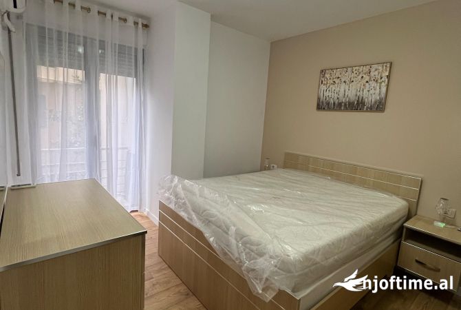 Shtepi me qera Apartament ne Tirane, 2+1, Mobilimi E mobiluar, Pagesa 700  Euro.