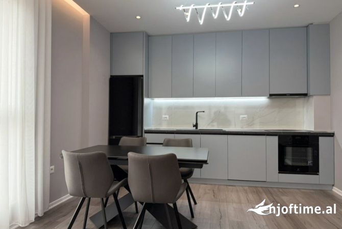 Shtepi me qera Apartament ne Tirane, 2+1, Mobilimi E mobiluar, Pagesa 850  Euro.