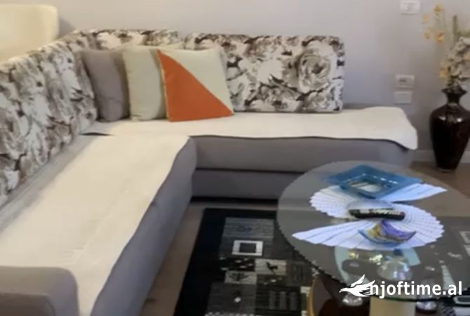 Shtepi me qera Duplex(shtepi me 2 kate) ne Tirane, 3+1, Mobilimi E mobiluar, Pagesa 800  Euro.