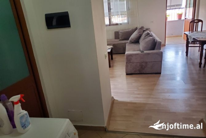 Shtepi me qera Apartament ne Tirane, 1+1, Mobilimi E mobiluar, Pagesa 450  Euro.