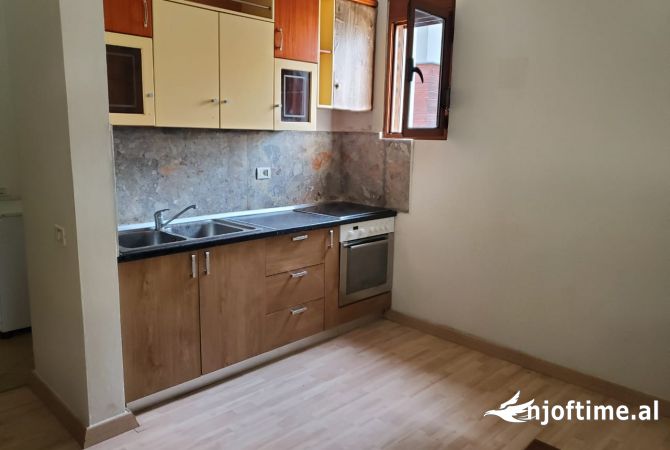 Shtepi me qera Apartament ne Tirane, 1+1, Mobilimi E mobiluar, Pagesa 450  Euro.