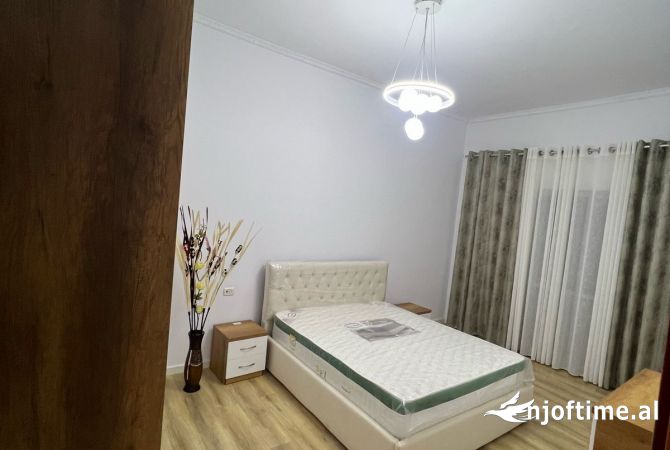 Shtepi ne shitje Apartament ne Tirane, 2+1, Mobilimi E mobiluar, Pagesa 145,000  Euro.