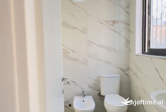 Shtepi ne shitje Apartament ne Tirane, 2+1, Mobilimi Bosh, pa mobiluar, Pagesa 179,001  Euro.