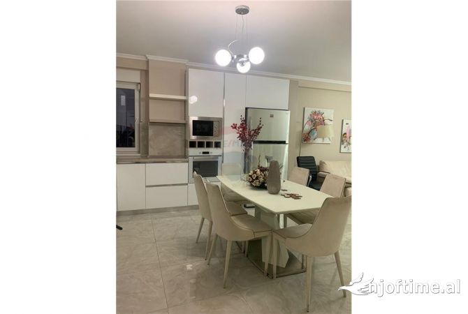 Shtepi me qera 3+1 ne Tirane - 800 Euro
