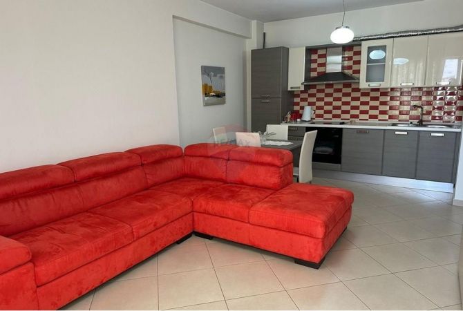 Shtepi me qera Apartament ne Tirane, 2+1, Mobilimi E mobiluar, Pagesa 550  Euro.