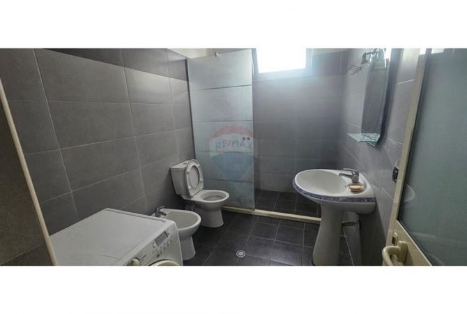 Shtepi me qera Apartament ne Tirane, 2+1, Mobilimi E mobiluar, Pagesa 400  Euro.