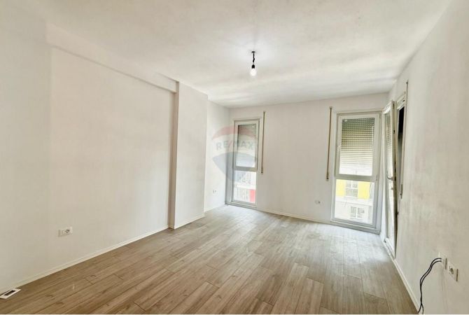 Shtepi me qera Apartament ne Tirane, 2+1, Mobilimi E mobiluar, Pagesa 300  Euro.