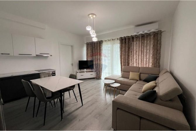 Shtepi me qera 2+1 ne Tirane - 650 Euro