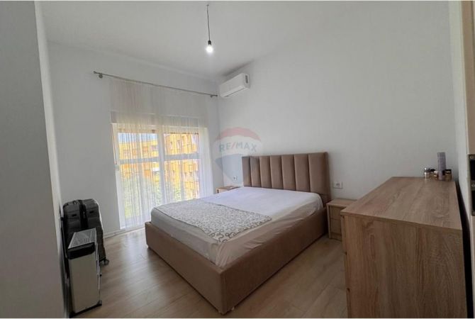 Shtepi ne shitje Apartament ne Tirane, 3+1, Mobilimi E mobiluar, Pagesa 194,000  Euro.