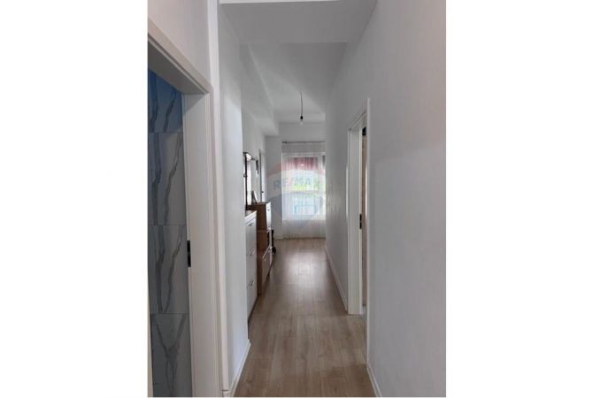 Shtepi ne shitje Apartament ne Tirane, 3+1, Mobilimi E mobiluar, Pagesa 194,000  Euro.