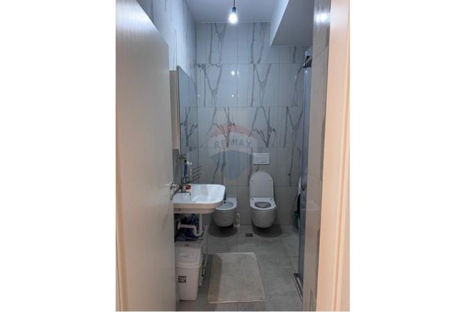 Shtepi ne shitje Apartament ne Tirane, 3+1, Mobilimi E mobiluar, Pagesa 194,000  Euro.