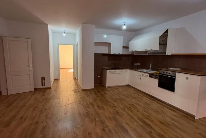 Shtepi me qera 2+1 ne Tirane - 800 Euro