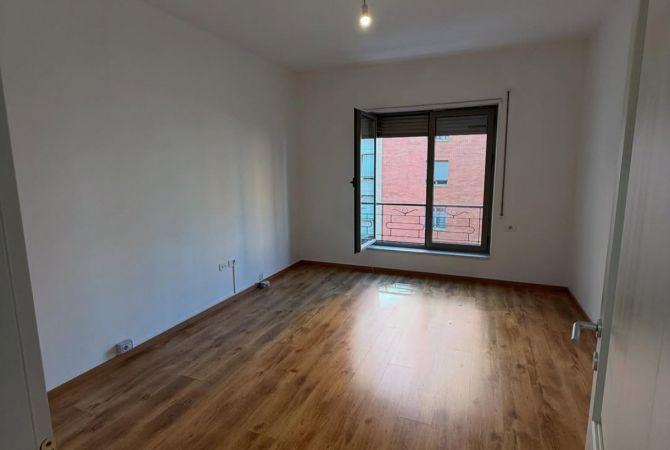 Shtepi me qera 2+1 ne Tirane - 800 Euro