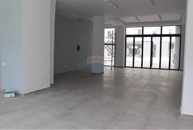 Business Property for Rent 4+1 in Tirana - 1,300 Euro