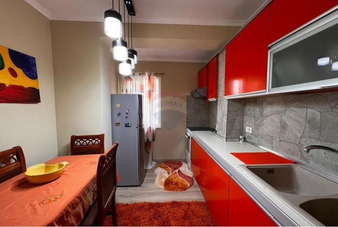 Shtepi me qera Apartament ne Tirane, 2+1, Mobilimi E mobiluar, Pagesa 650  Euro.