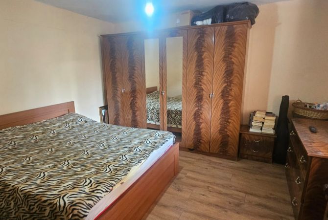 Shtepi me qera 2+1 ne Tirane - 450 Euro