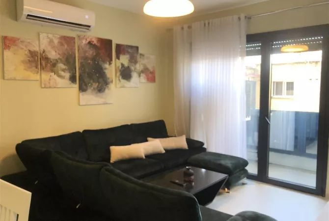 Shtepi me qera Apartament ne Tirane, 2+1, Mobilimi E mobiluar, Pagesa 1,000  Euro.