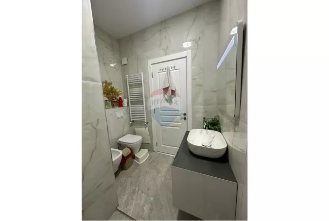 Shtepi me qera Apartament ne Tirane, 2+1, Mobilimi E mobiluar, Pagesa 600  Euro.