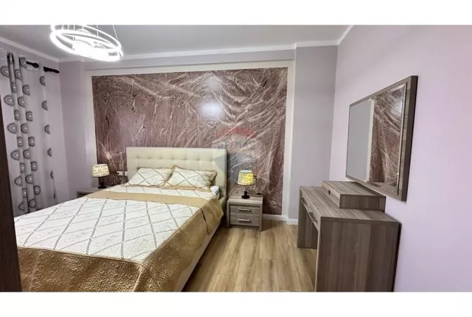 Shtepi ne shitje Apartament ne Tirane, 2+1, Mobilimi E mobiluar, Pagesa 147,000  Euro.