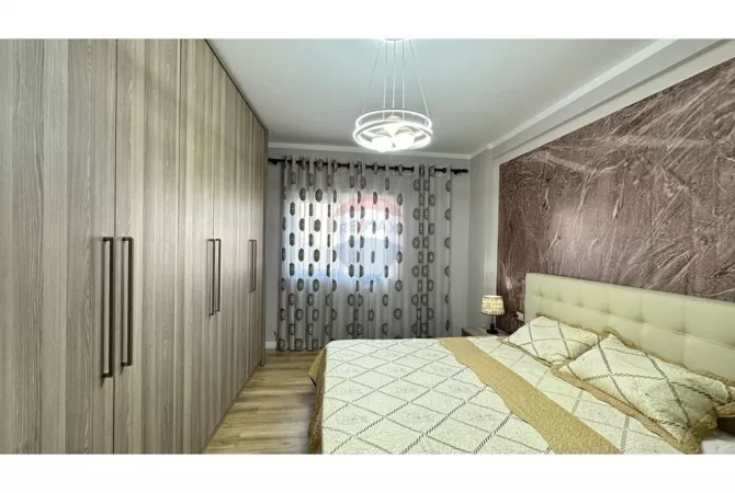 Shtepi ne shitje Apartament ne Tirane, 2+1, Mobilimi E mobiluar, Pagesa 147,000  Euro.