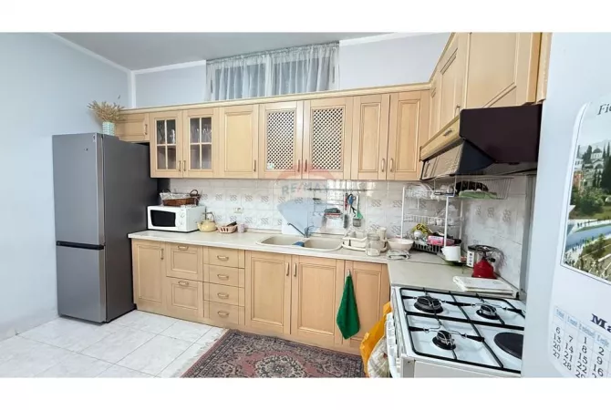 Shtepi me qera 3+1 ne Tirane - 70,000 Leke