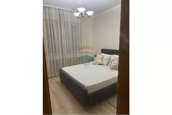 Shtepi me qera Apartament ne Tirane, 3+1, Mobilimi E mobiluar, Pagesa 830  Euro.