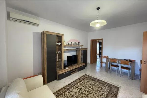 Shtepi me qera 2+1 ne Tirane - 700 Euro