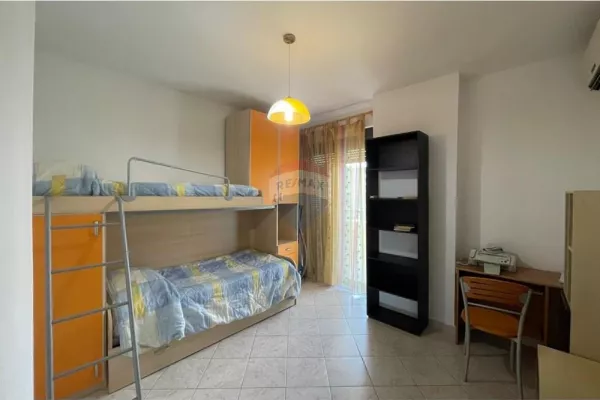 Shtepi me qera 2+1 ne Tirane - 700 Euro