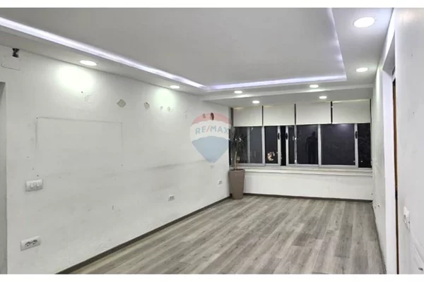 Shtepi me qera Apartament ne Tirane, 2+1, Mobilimi Pjeserisht e mobiluar, Pagesa 750  Euro.