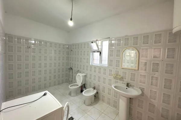 Shtepi me qera 2+1 ne Tirane - 45,000 Leke