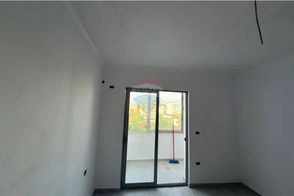 Shtepi me qera Apartament ne Tirane, 2+1, Mobilimi Bosh, pa mobiluar, Pagesa 65,000  Leke.