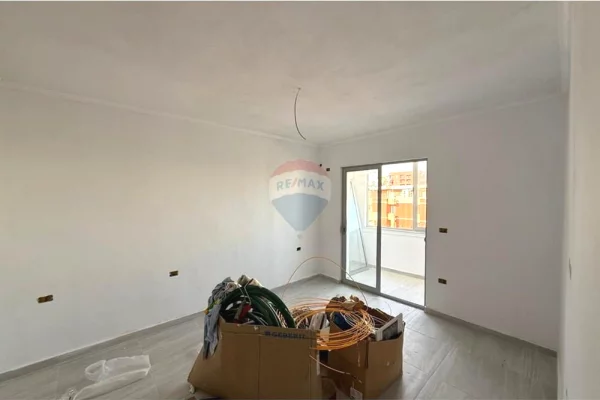Shtepi me qera Apartament ne Tirane, 2+1, Mobilimi Bosh, pa mobiluar, Pagesa 65,000  Leke.