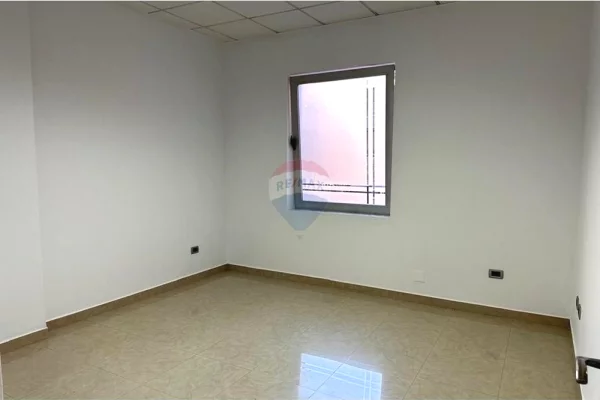 Business Property for Rent 3+1 in Tirana - 1,000 Euro