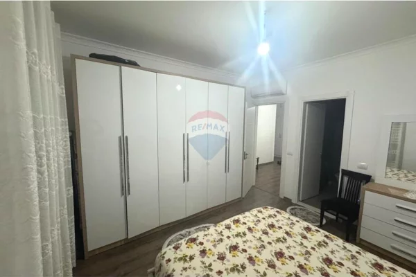 Shtepi ne shitje Apartament ne Tirane, 2+1, Mobilimi E mobiluar, Pagesa 179,000  Euro.