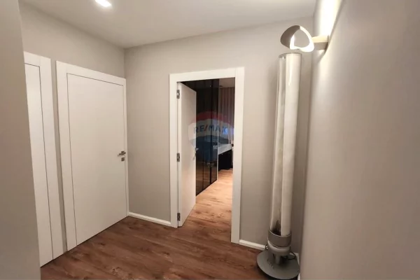 Shtepi ne shitje Apartament ne Tirane, 2+1, Mobilimi E mobiluar, Pagesa 380,000  Euro.