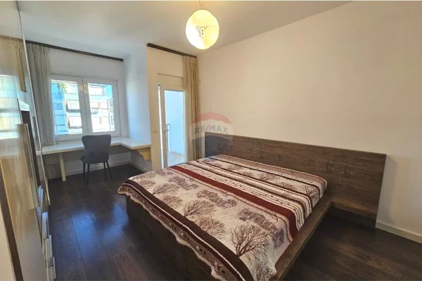 Shtepi ne shitje Apartament ne Tirane, 2+1, Mobilimi E mobiluar, Pagesa 180,000  Euro.