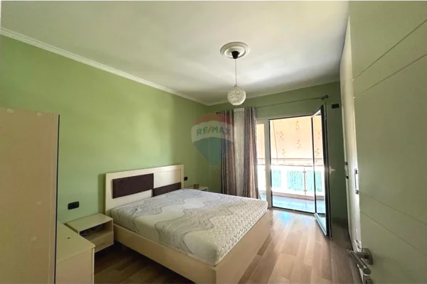 Shtepi ne shitje Apartament ne Tirane, 2+1, Mobilimi E mobiluar, Pagesa 120,000  Euro.