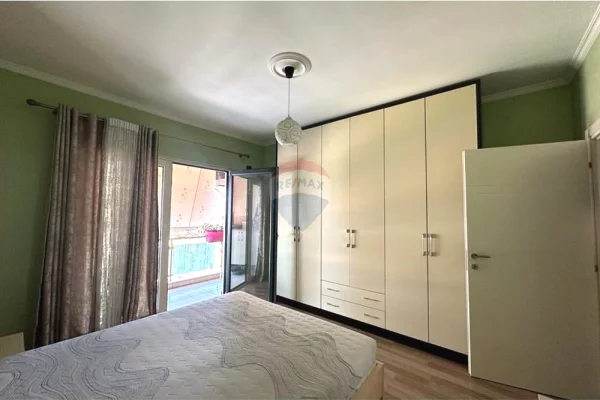 Shtepi ne shitje Apartament ne Tirane, 2+1, Mobilimi E mobiluar, Pagesa 120,000  Euro.