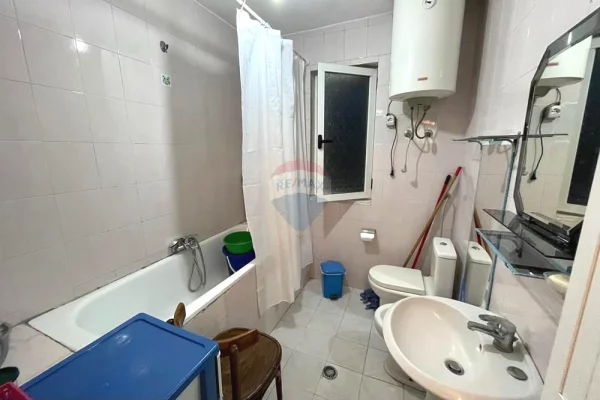 Shtepi ne shitje Apartament ne Tirane, 1+1, Mobilimi E mobiluar, Pagesa 105,000  Euro.