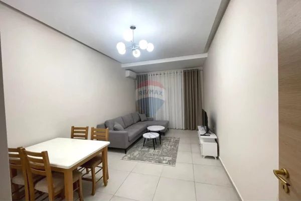 Shtepi ne shitje Apartament ne Tirane, 1+1, Mobilimi E mobiluar, Pagesa 95,000  Euro.