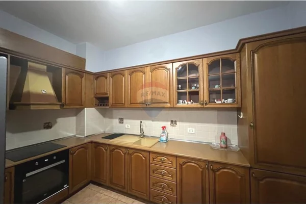 Shtepi me qera 1+1 ne Tirane - 50,000 Leke