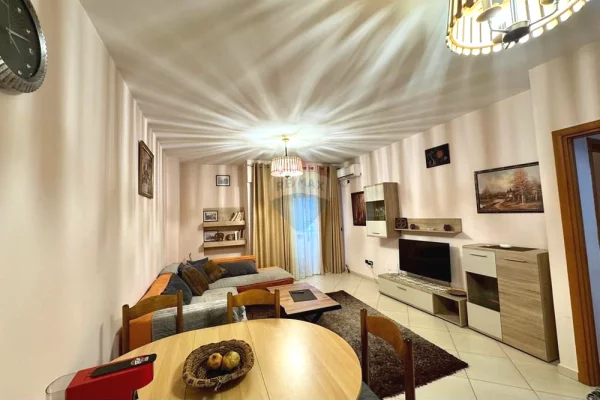 Shtepi me qera 2+1 ne Tirane - 67,000 Leke