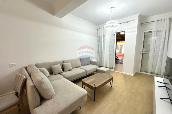 Shtepi me qera 2+1 ne Tirane - 86,500 Leke