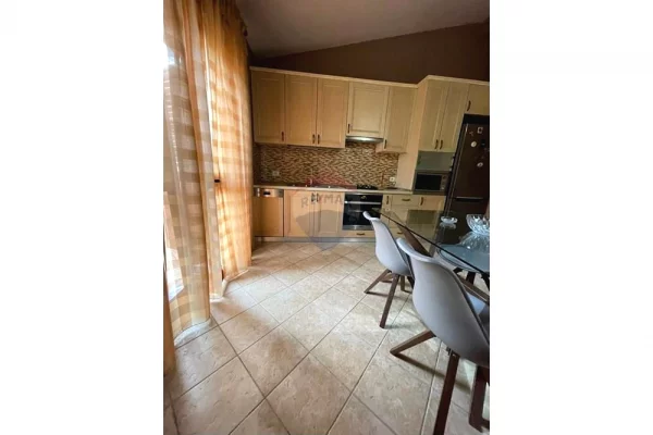 Shtepi me qera Apartament ne Tirane, 2+1, Mobilimi E mobiluar, Pagesa 470  Euro.