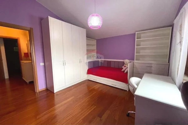 Shtepi me qera Apartament ne Tirane, 2+1, Mobilimi E mobiluar, Pagesa 470  Euro.