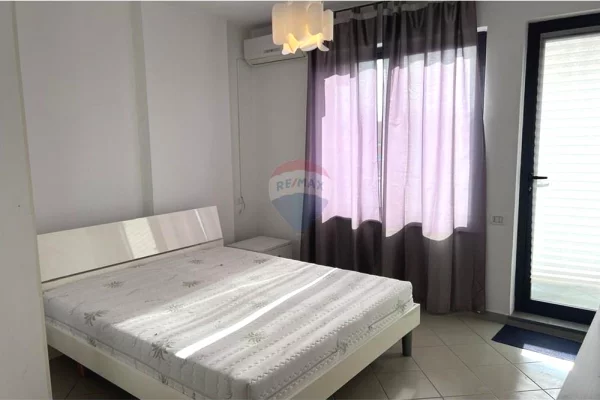 Shtepi me qera 2+1 ne Tirane - 570 Euro