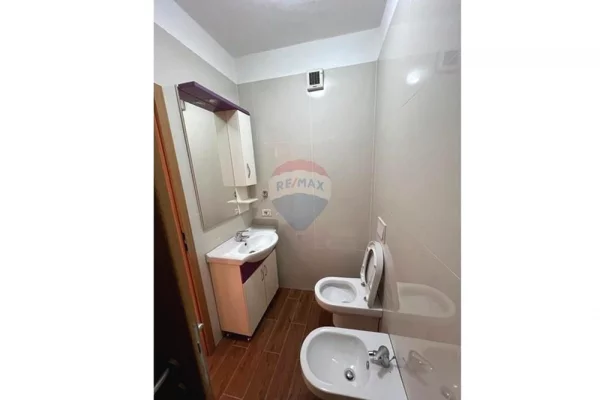 Shtepi me qera Apartament ne Tirane, 2+1, Mobilimi E mobiluar, Pagesa 570  Euro.